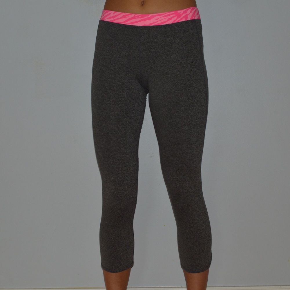 Dark grey cropped leggings